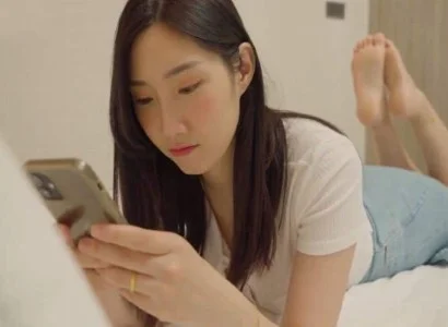 Bà xã vụng trộm với anh nhân viên giao hàng