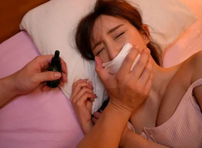 Người đàn ông chuốc thuốc mê vào thức uống của cô em họ xinh đẹp và quan hệ